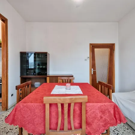 Easy Old Apartment *
